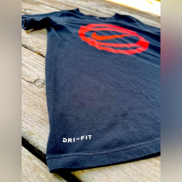 Nike Dri-Fit Swoosh Logo T. Shirt Boys S Black Basketball Graphic Super Soft Tee - Picture 5 of 8